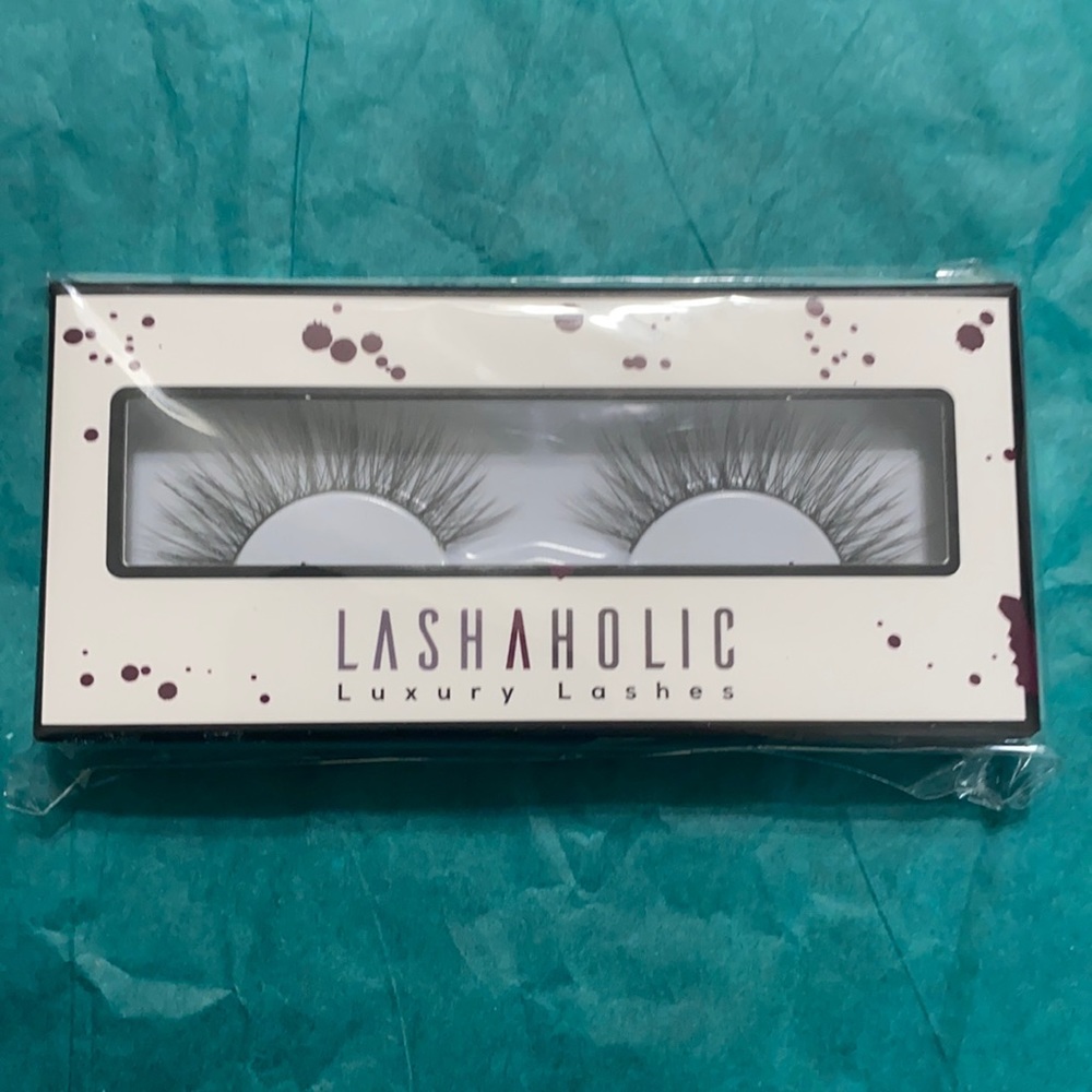 Lashaholic Luxury Lashes by Kiss Me